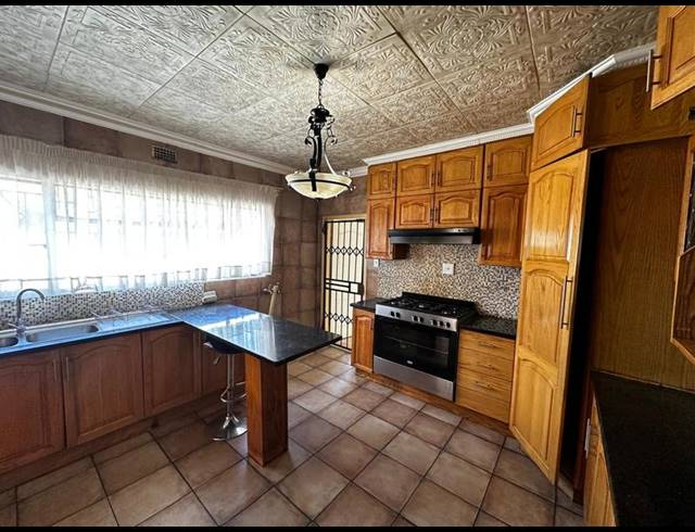 6 BEDROOM PROPERTY TO RENT IN BIRCHLEIGH